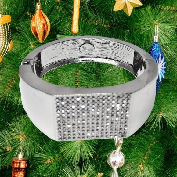 👣4/$20. Lia Sophia Silver Tone Chunky Bracelet - Picture 5 of 5